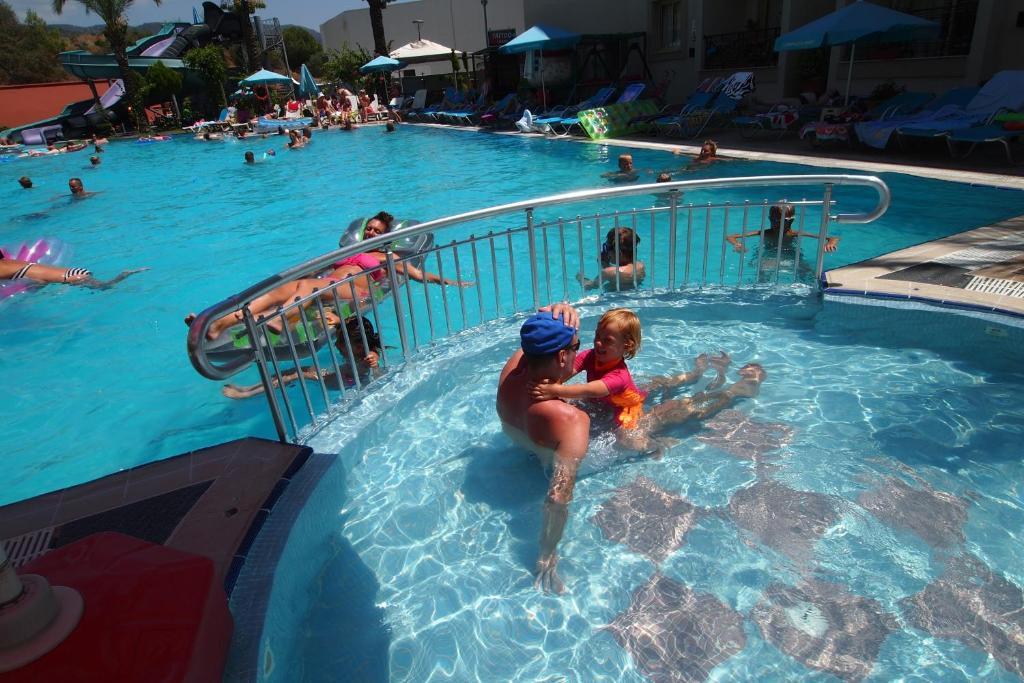Costa Mare Suites Marmaris Esterno foto